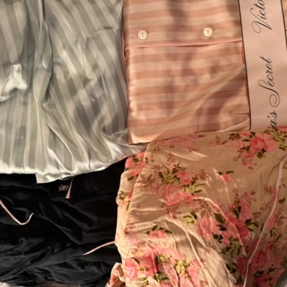 Lot of 4 - sets of Victoria Secret pajama’s 2-new with tags lg/xl)
